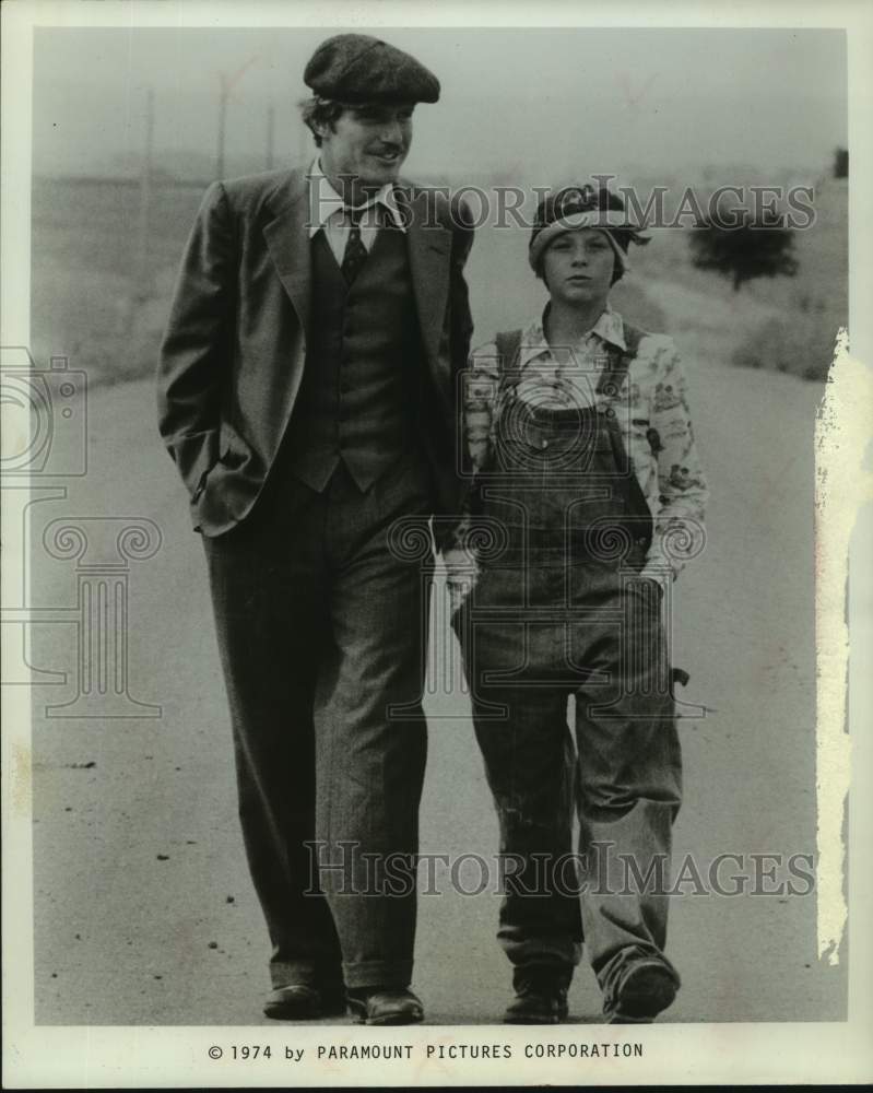 1974 Press Photo Actors Ryan O'Neil and Tatum O'Neil in show scene - sap23659- Historic Images