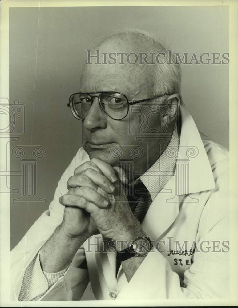 1982 Press Photo Actor Norman Lloyd in "St. Elsewhere" on NBC Television- Historic Images