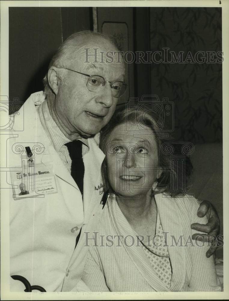 1984 Press Photo Actors Norman Lloyd, Geraldine Fitzgerald in &quot;St. Elsewhere&quot;- Historic Images