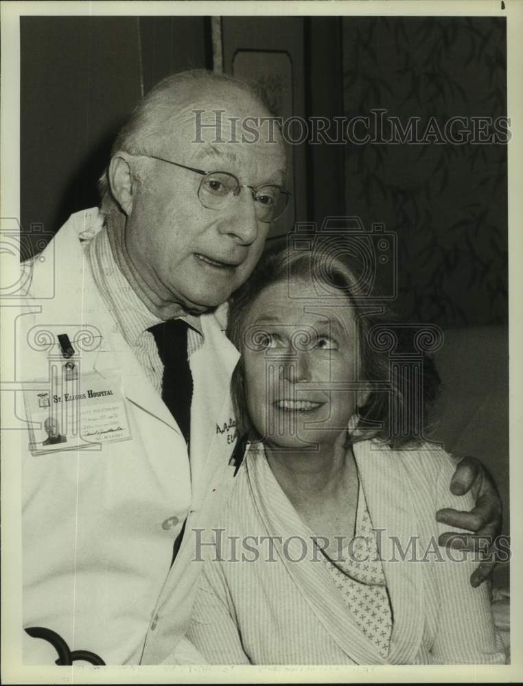 1984 Press Photo Actors Norman Lloyd, Geraldine Fitzgerald in "St. Elsewhere"- Historic Images
