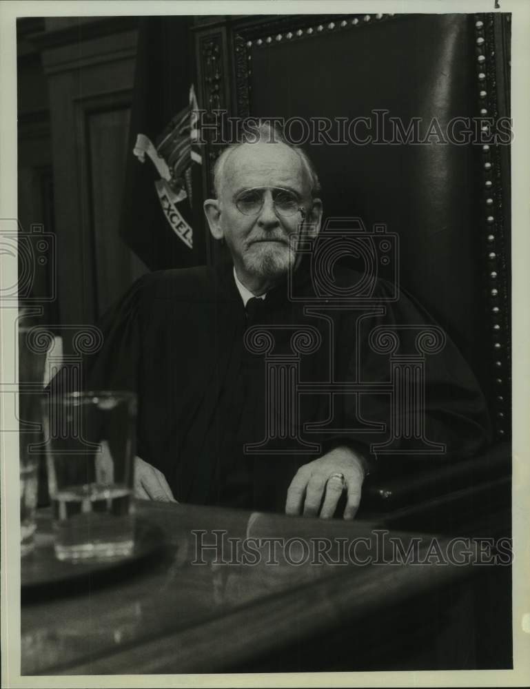 1982 Press Photo Actor Barnard Hughes as star of "Little Gloria...Happy at Last"- Historic Images