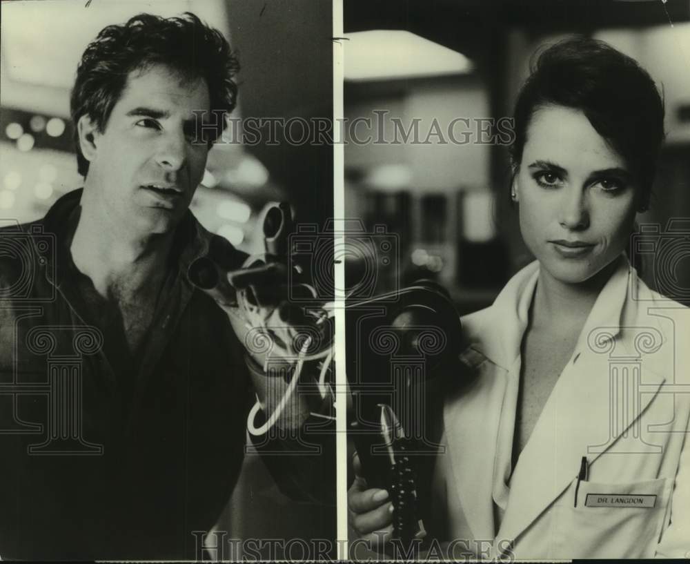 1987 Press Photo Actors Scott Bakula, Deborah Mullowney in &quot;The Infiltrator&quot;- Historic Images