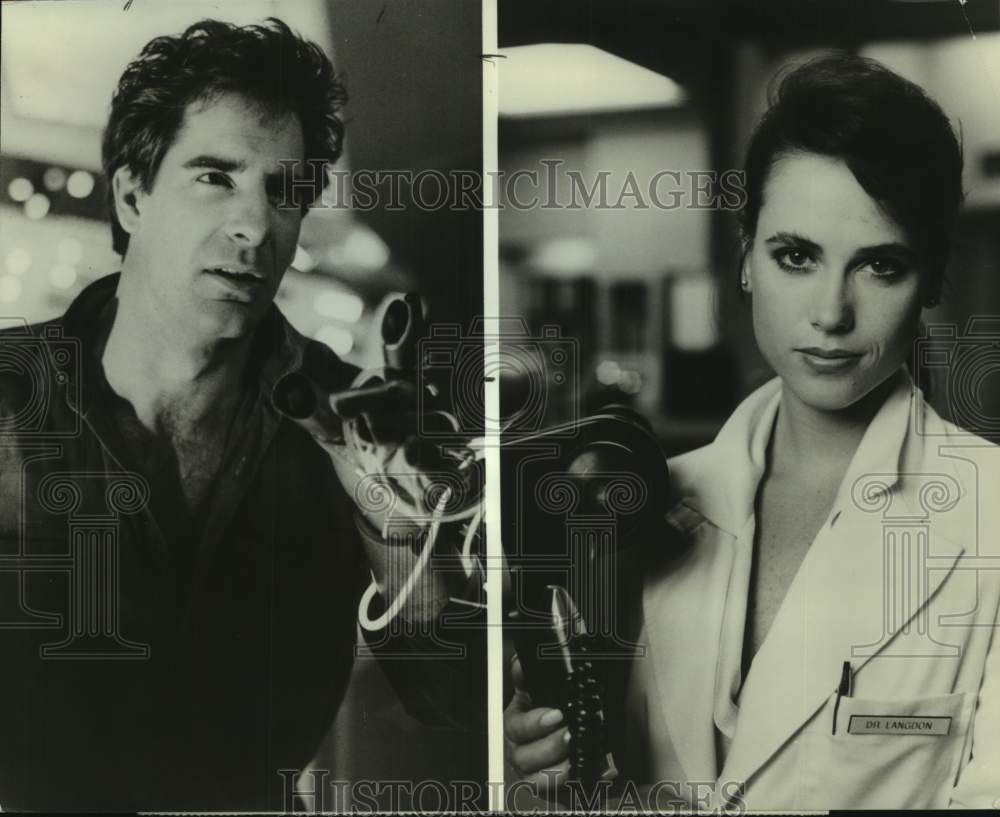 1987 Press Photo Actors Scott Bakula, Deborah Mullowney in "The Infiltrator"- Historic Images
