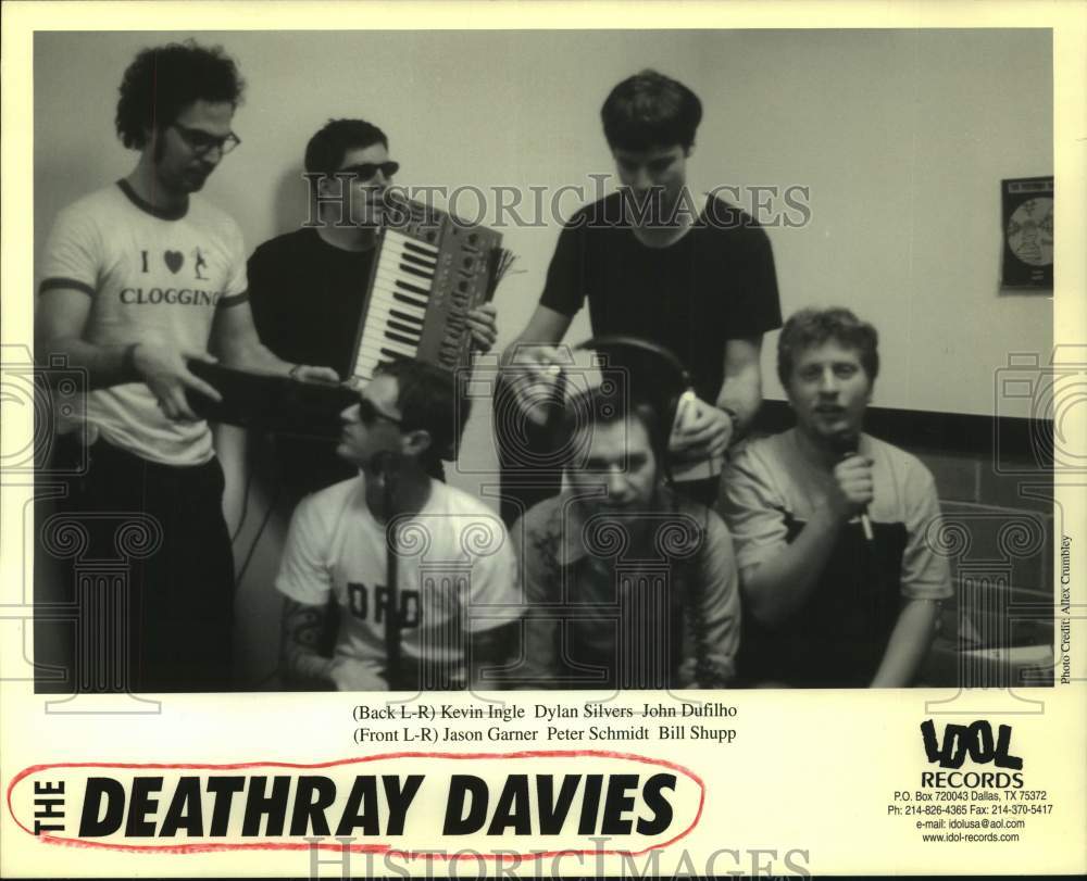 2000 Press Photo Six Members of the band The Deathray Davies, Entertainers- Historic Images