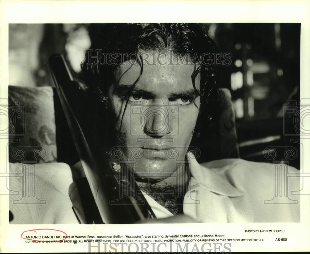 1995 Press Photo Antonio Banderas in a scene from Assassins. - sap24200- Historic Images