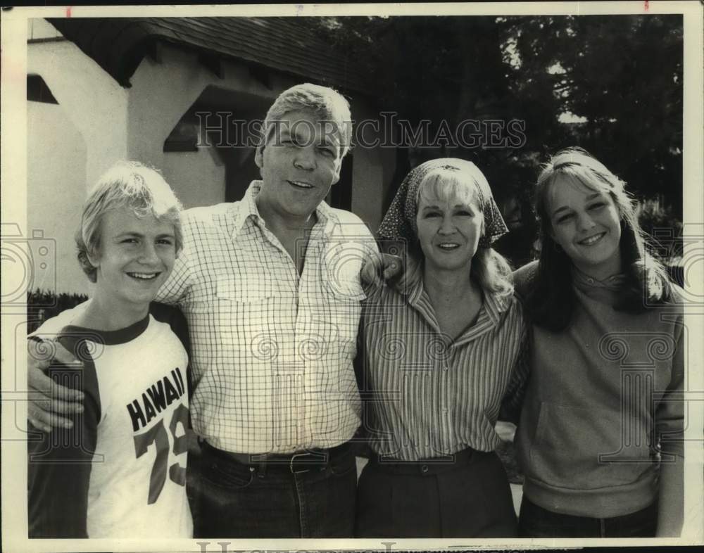 1982 Press Photo Doug McKeon, Tom Atkins & Diane Ladd in Desperate Lives.- Historic Images