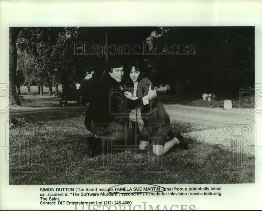 Press Photo Actors Simon Dutton, Pamela Sue Martin in &quot;The Software Murders&quot;- Historic Images