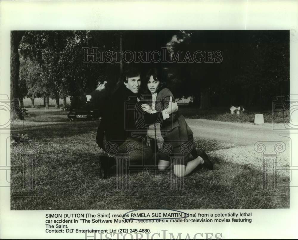 Press Photo Actors Simon Dutton, Pamela Sue Martin in "The Software Murders"- Historic Images