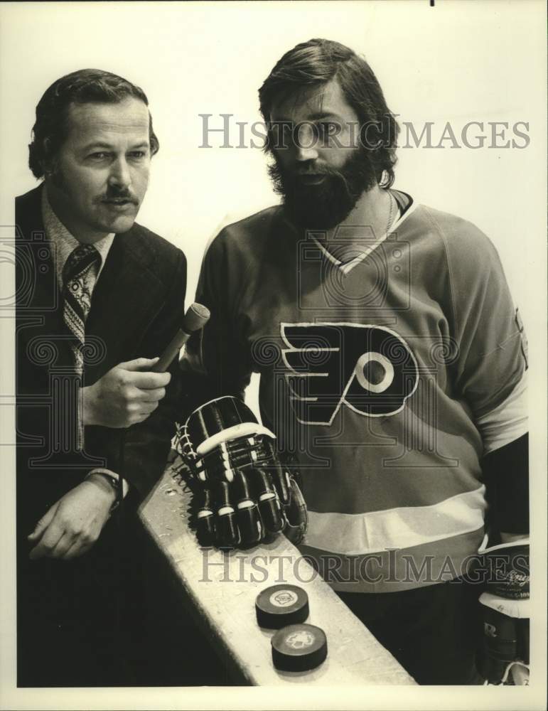 Press Photo Brian McFarlane, NBC Television Sportscaster and Bill "Cowboy" Fleet- Historic Images