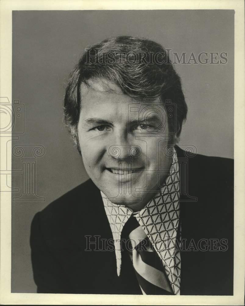 Press Photo Sportscaster Frank Gifford in closeup - sap26664- Historic Images