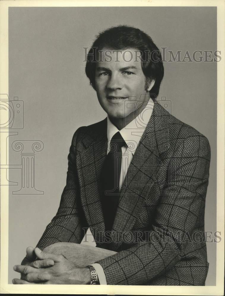 Press Photo Sportscaster Frank Gifford smiles in portrait - sap26666- Historic Images