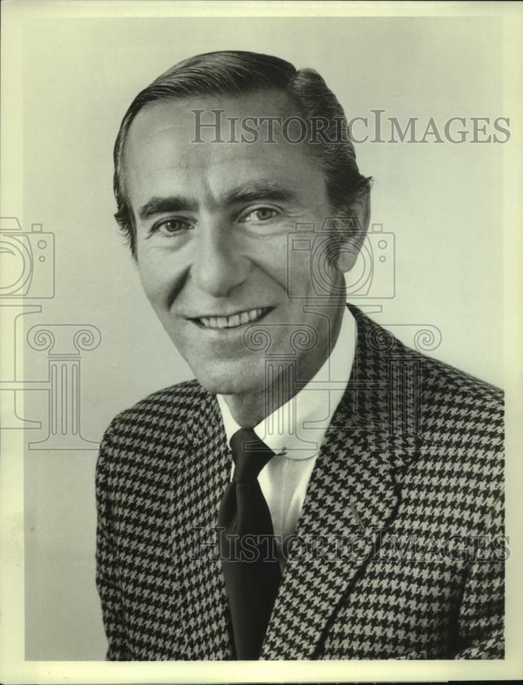 1972 Press Photo Chris Schenkel hosts 1972 Summer Olympic Games, on ABC.- Historic Images