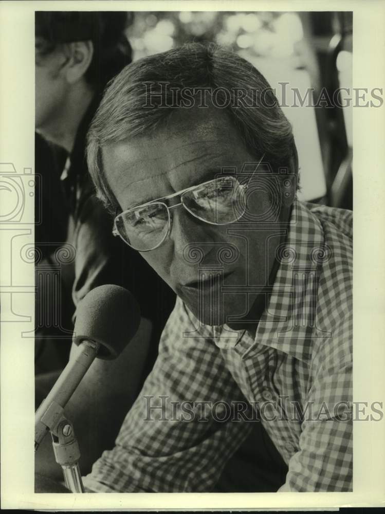 Press Photo Chris Schenkel, American sportscaster for ABC Sports. - sap33118- Historic Images