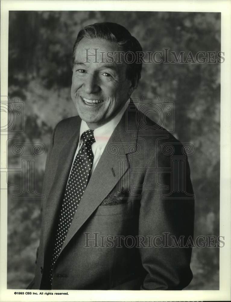 1993 Press Photo Mike Wallace anchors CBS Reports: 1968, on CBS Television.- Historic Images