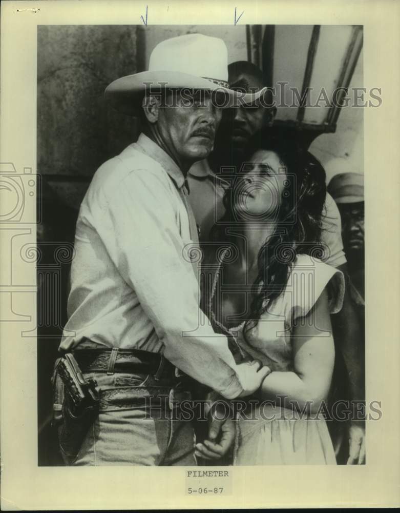 1987 Press Photo Nick Nolte and Maria Conchita Alonso in "Extreme Prejudice"
