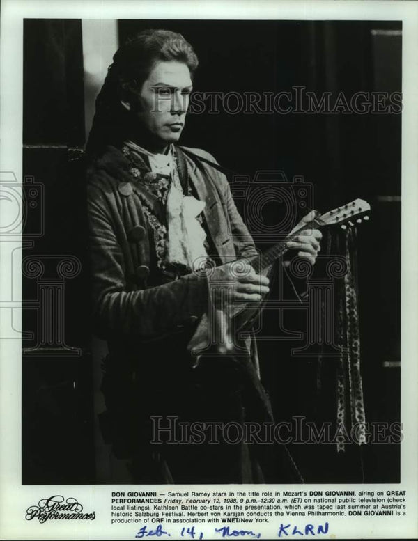 Press Photo Actor Samuel Ramey Plays Mandolin in