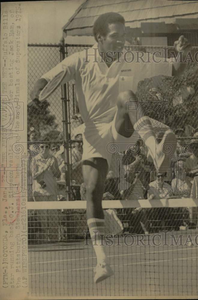 1975 Press Photo O.J. Simpson wins tennis match against Jack Ham in Florida.- Historic Images