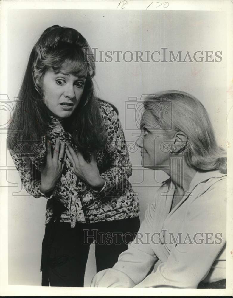 1972 Press Photo Pamela Gilbreath and Jill Tanner in &quot;Butterflies are Free&quot;- Historic Images