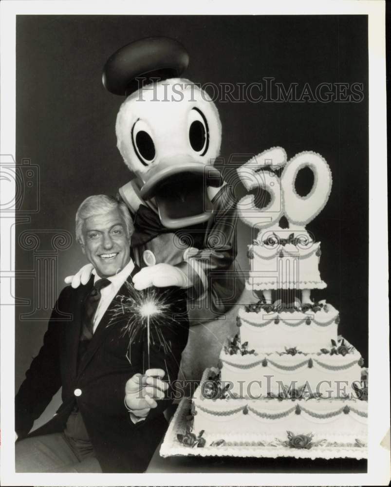 1984 Press Photo Dick Van Dyke, Donald Duck in &quot;Donald Duck&#39;s 50th Birthday&quot;- Historic Images