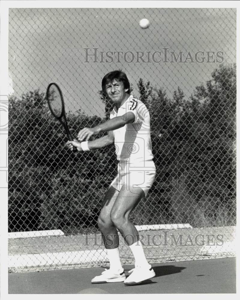 Press Photo Don Colson Playing Tennis - sap68267- Historic Images
