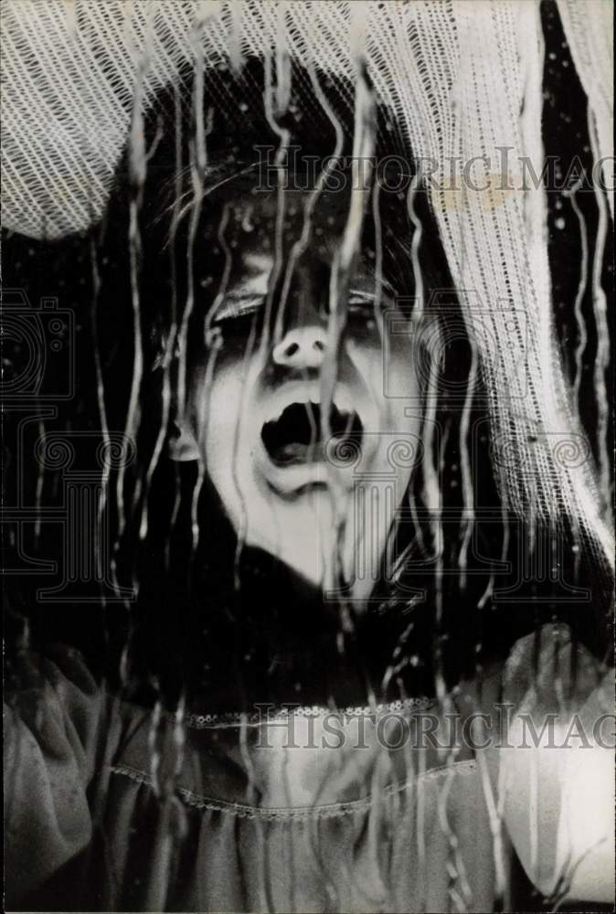 Press Photo Actress Susan Swift Performs Horror Film Scene - sap69631