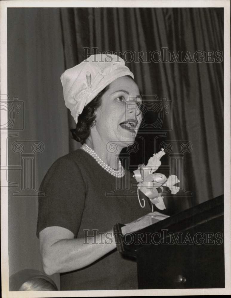 1963 Press Photo First Lady Mrs. Lyndon B. Johnson Gives Speech - sap69966- Historic Images