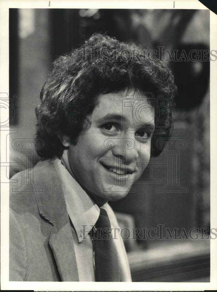 1982 Press Photo Actor Steve Guttenberg on "No Soap, Radio" - sap73078