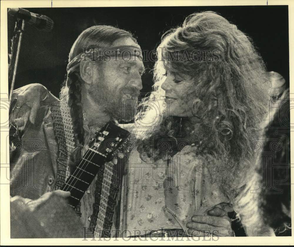 Press Photo Willie Nelson & Dyan Cannon - sap73672- Historic Images