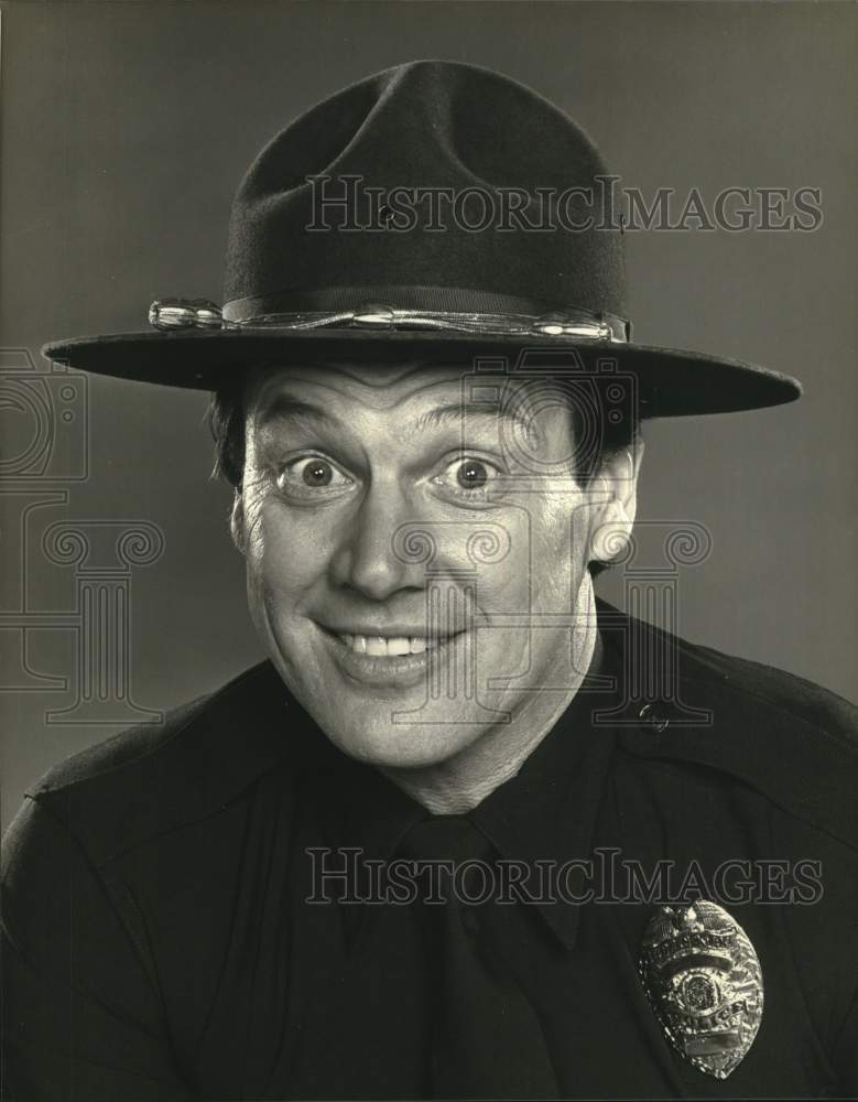 Press Photo Actor Sonny Shroyer on "Enos" TV Series - sap74028- Historic Images