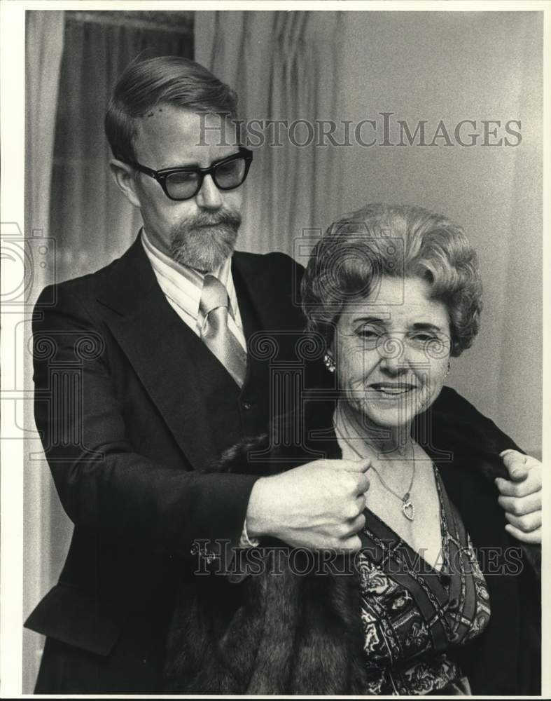 Press Photo Mike Hess &amp; Mrs. Agnes Mangold - sap74532- Historic Images