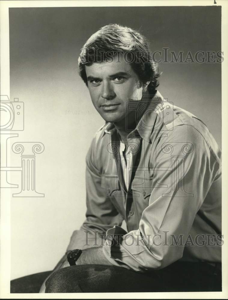 1982 Press Photo Actor Robert Urich in "Gavilan" TV Series - sap75977