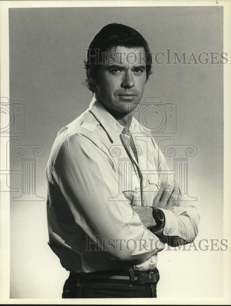 1982 Press Photo Actor Robert Urich in "Gavilan" TV Series - sap75981- Historic Images