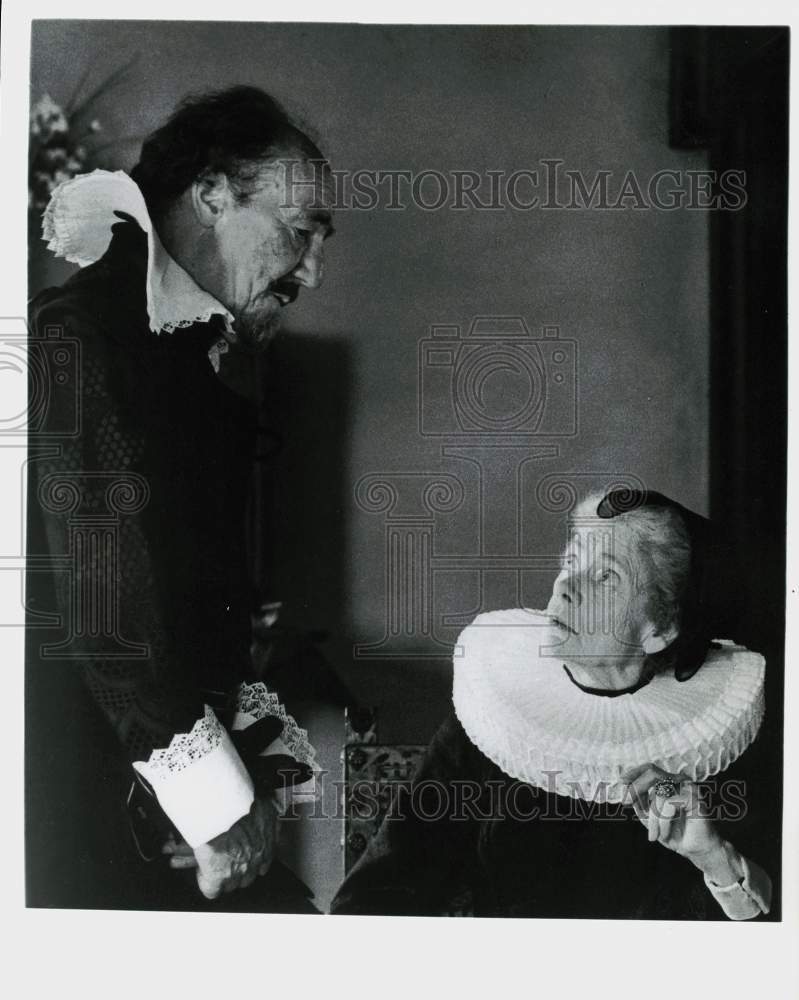 1981 Press Photo Celia Johnson &amp; Michael Hordern in &quot;All&#39;s Well That Ends Well&quot;- Historic Images