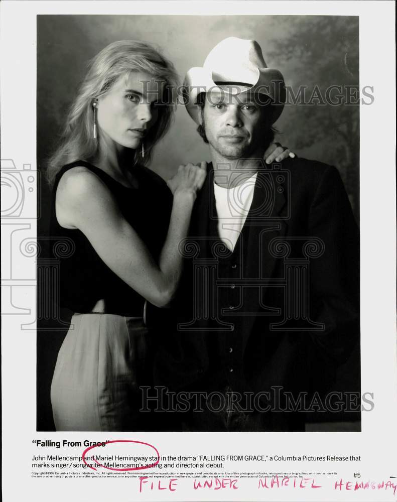 1992 Press Photo John Mellencamp & Mariel Hemingway in "Falling From Grace"- Historic Images
