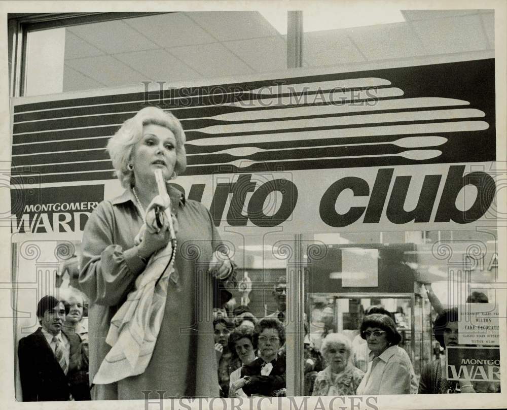 1977 Press Photo Actress Zsa Zsa Gabor - sap78221- Historic Images