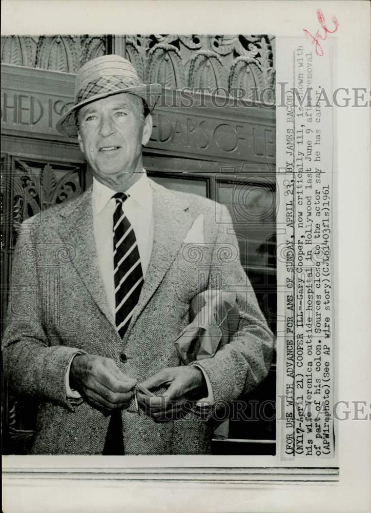 1961 Press Photo Actor Gary Cooper Outside Hollywood Hospital After Surgery- Historic Images