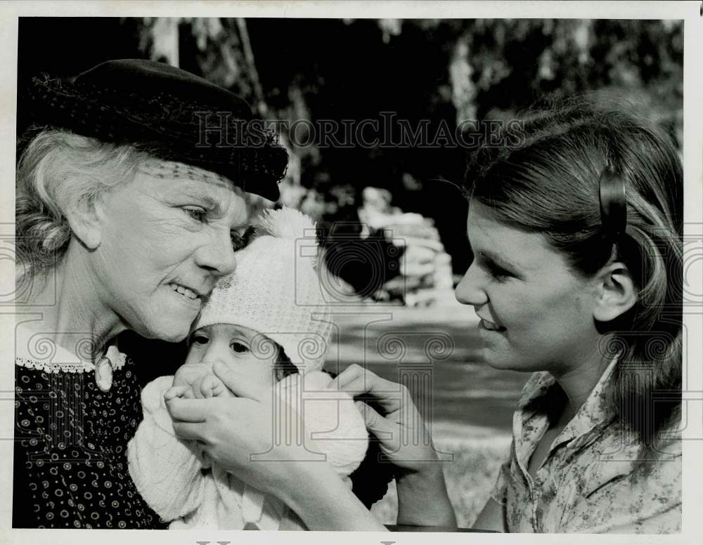 1978 Press Photo Ellen Corby, Judy Norton-Taylor on &quot;The Waltons&quot; TV Show- Historic Images