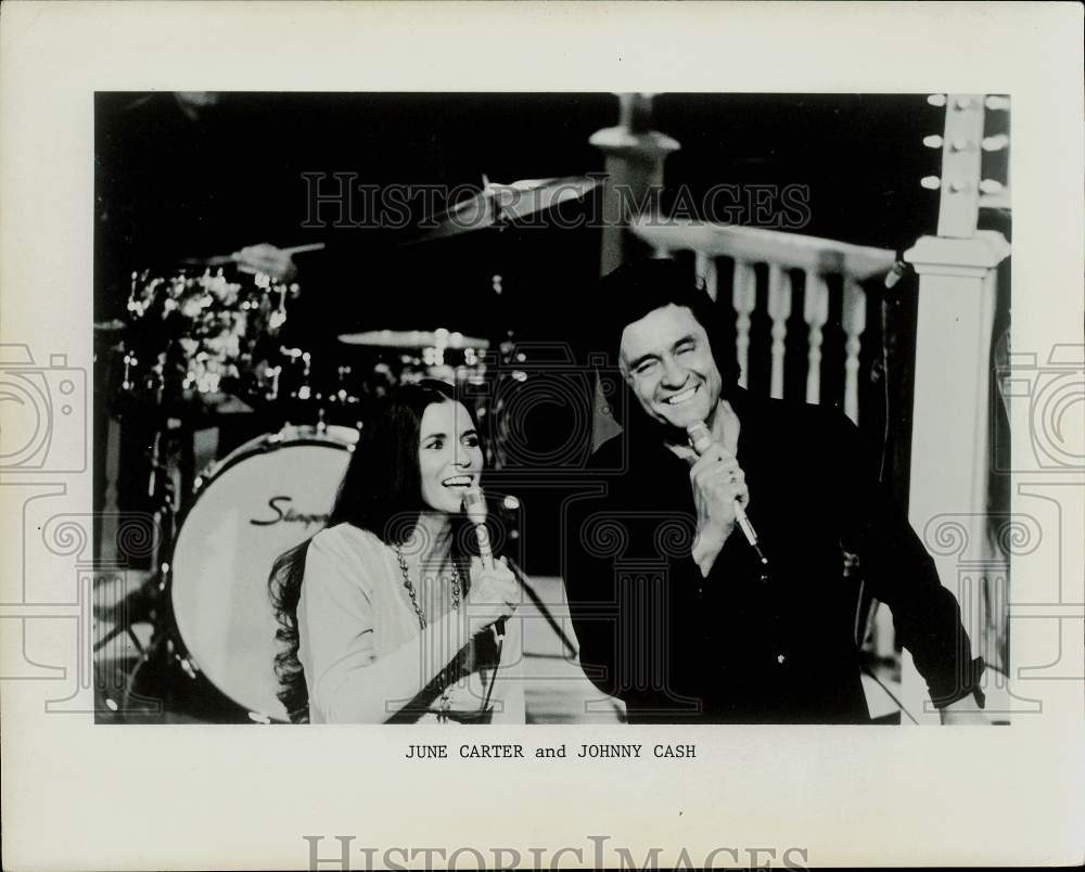 Press Photo Singers June Carter and Johnny Cash - sap78496- Historic Images