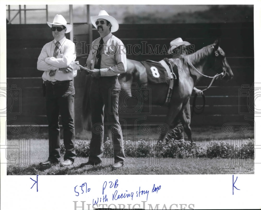 1990 Press Photo Racing officials Troy Ottmers, Mike Sagabiel in Fredericksburg- Historic Images