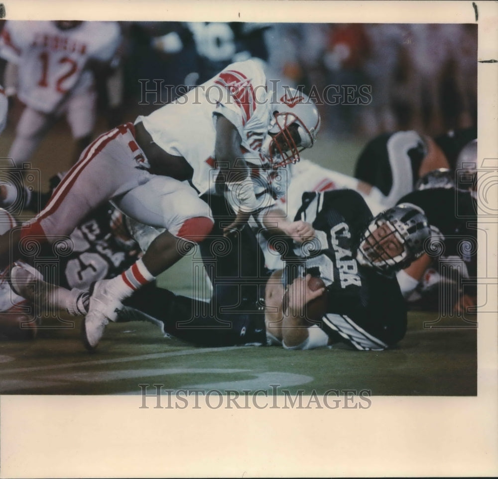 1988 Press Photo Football player Darrell Stephens of Judson makes a tackle- Historic Images