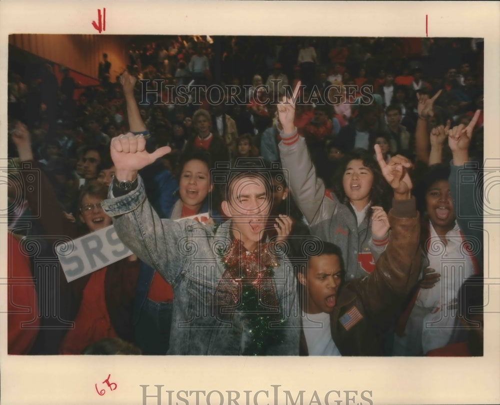 1988 Press Photo Judson fans cheer their football team during a pep rally- Historic Images