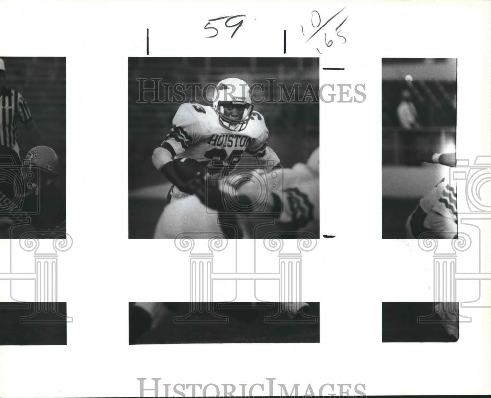 1988 Press Photo Sam Houston football player looks for yardage against Holmes- Historic Images