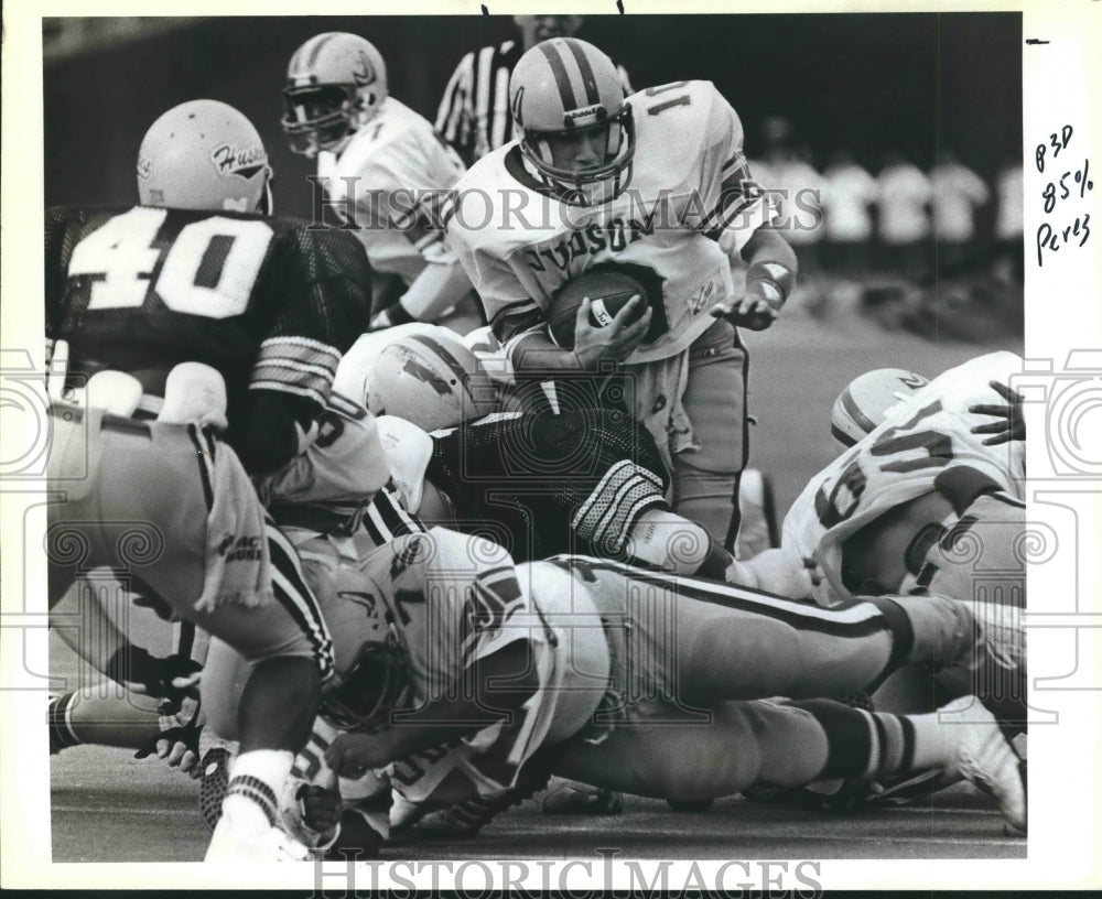 Press Photo Judson football player Steward Perez during a 1-yard touchdown run- Historic Images