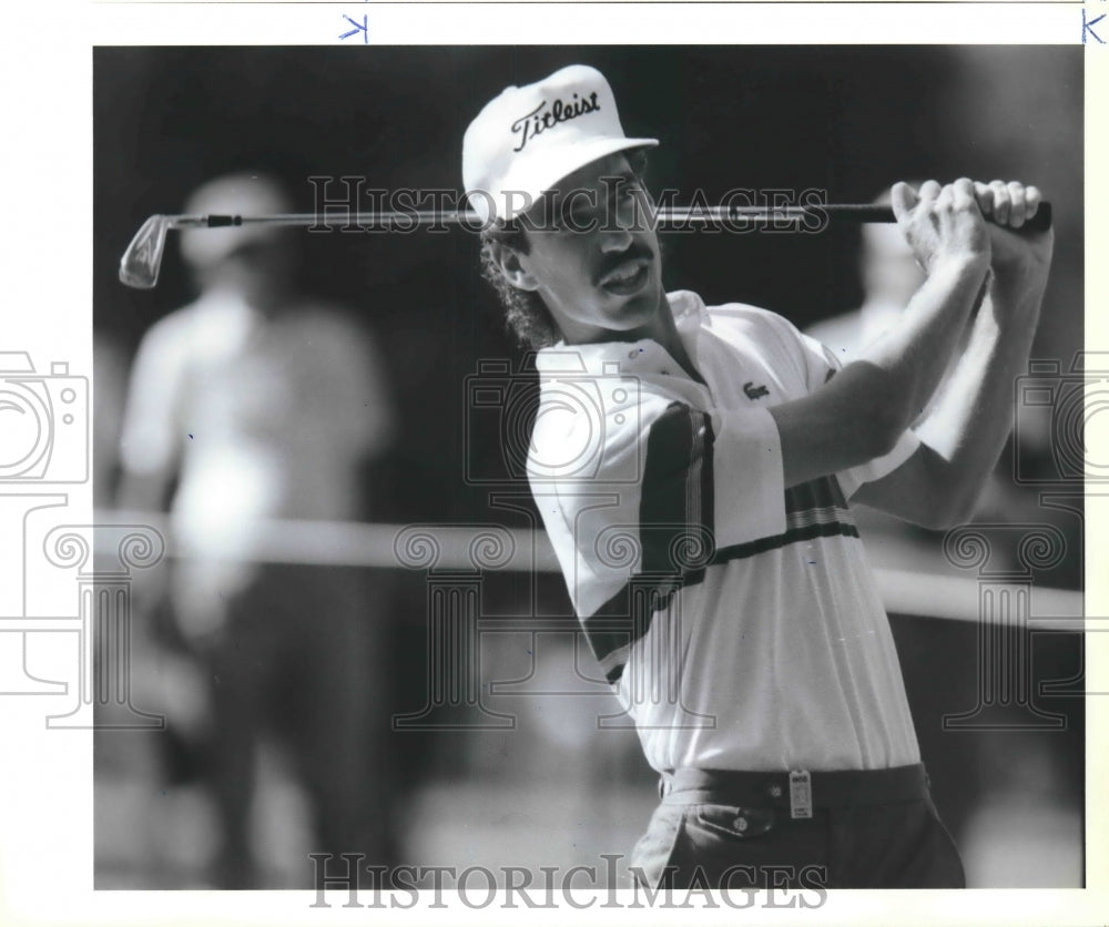 1988 Press Photo PGA Tour pro Corey Pavin watches an iron shot - sas00089- Historic Images