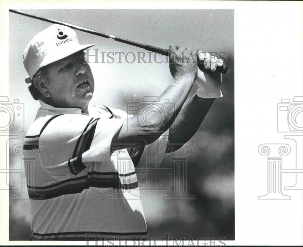 1988 Press Photo Senior PGA Tour pro Orville Moody watches a shot - sas00095- Historic Images