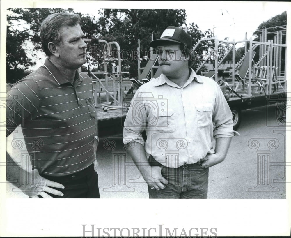 1988 Press Photo Coach John O&#39;Hare and Graylin Eytcheson with weightlifting gear- Historic Images