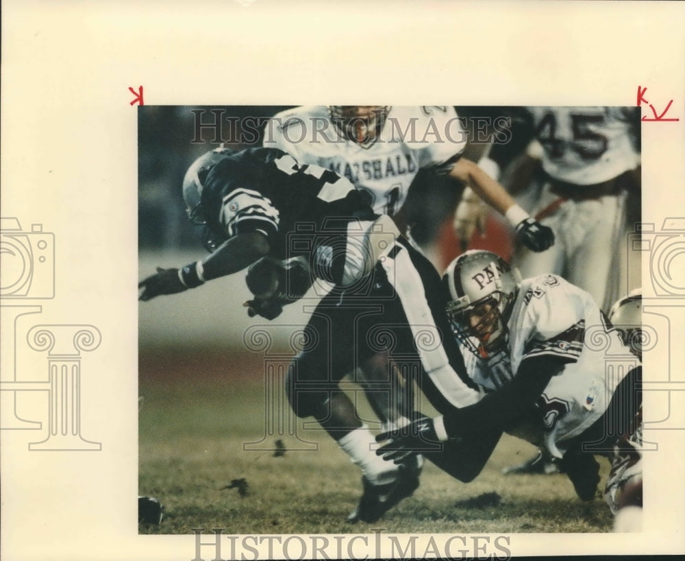 1991 Press Photo Casey Gonzales of Marshall tackles Charles Chapman of Clark- Historic Images