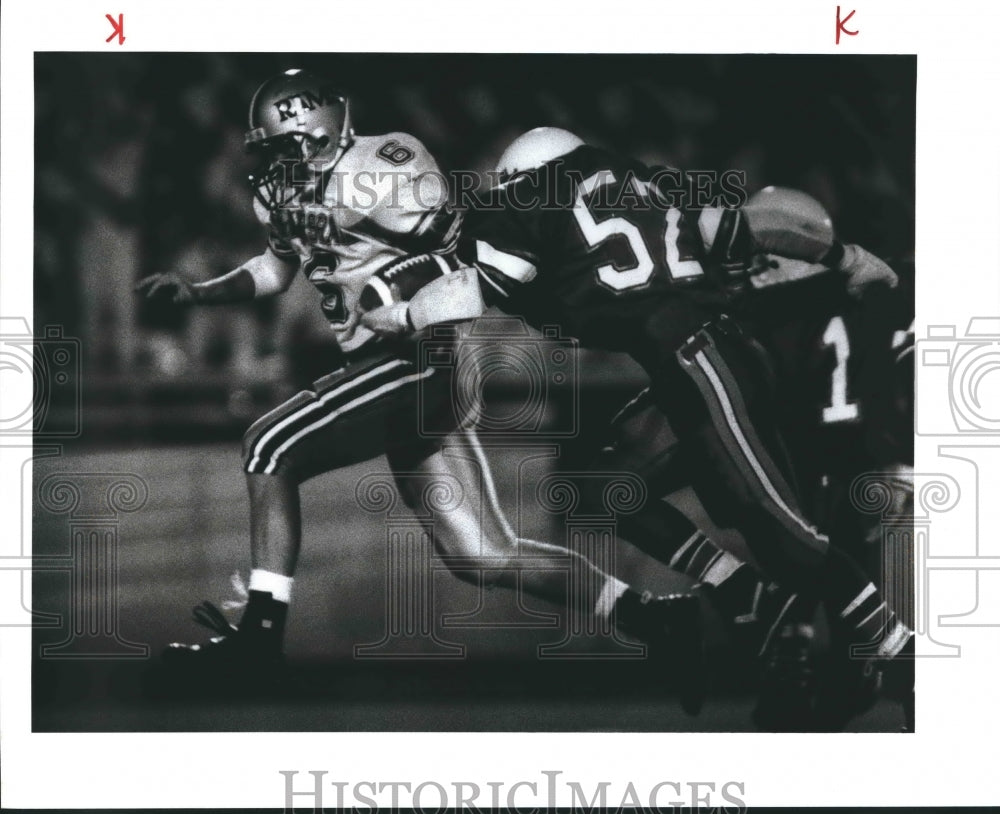 1993 Press Photo Marshall&#39;s Eric Battersby eludes Sam Houston&#39;s Calester Johnson- Historic Images