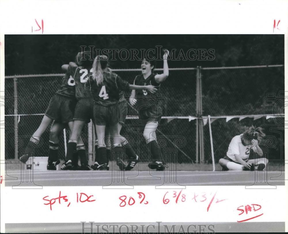 1990 Press Photo Duncanville soccer players celebrate after goal against Madison- Historic Images