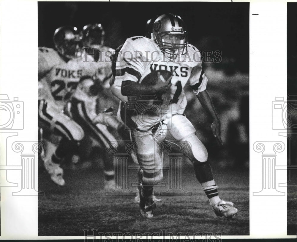 1989 Press Photo Lanier quarterback Danny Martinez scrambles for yardage- Historic Images